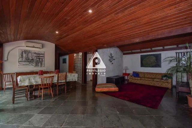 Casa de rua no Cosme Velho com 7 quartos, piscina e vaga
