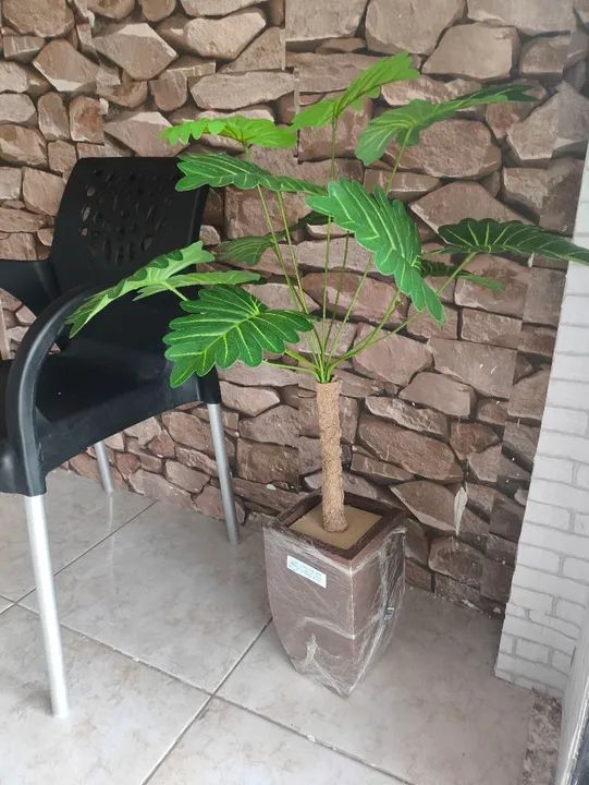 Planta artificial com jarro decoração 