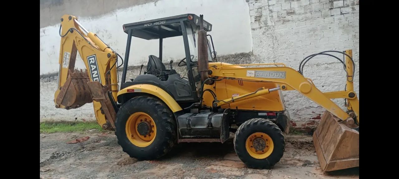 Retroescavadeira Randon com implemento - Foto 4