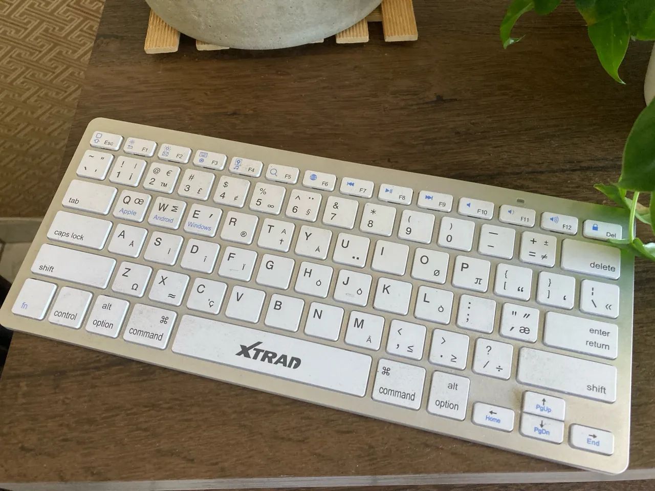 Wireless keyboard64363332148099121