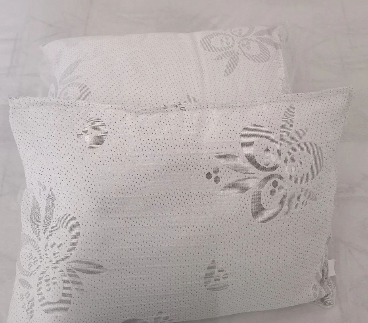 Travesseiro:Macio,higiênico e confortável. <br>Medida 45 cm × 65 cm - Foto 2