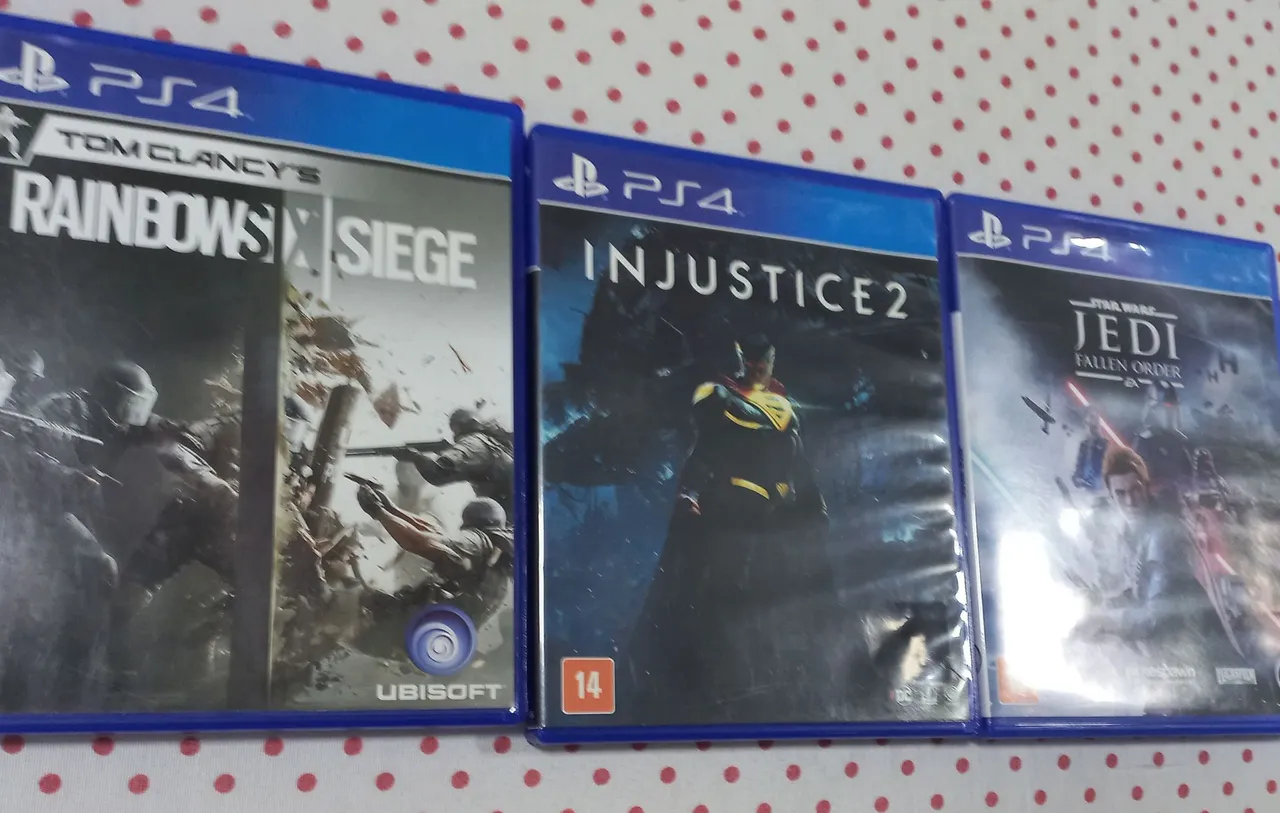 3 jogos PS4 - Rainbow Six Siege, Injustice 2 e Jedi Fallen Order