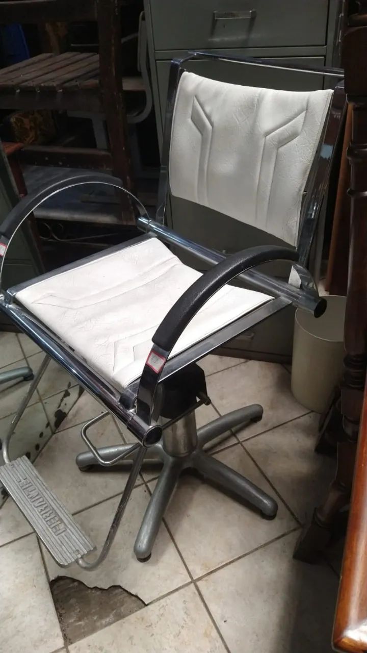 Cadeira de salão. Em bom estado.  - Foto 2