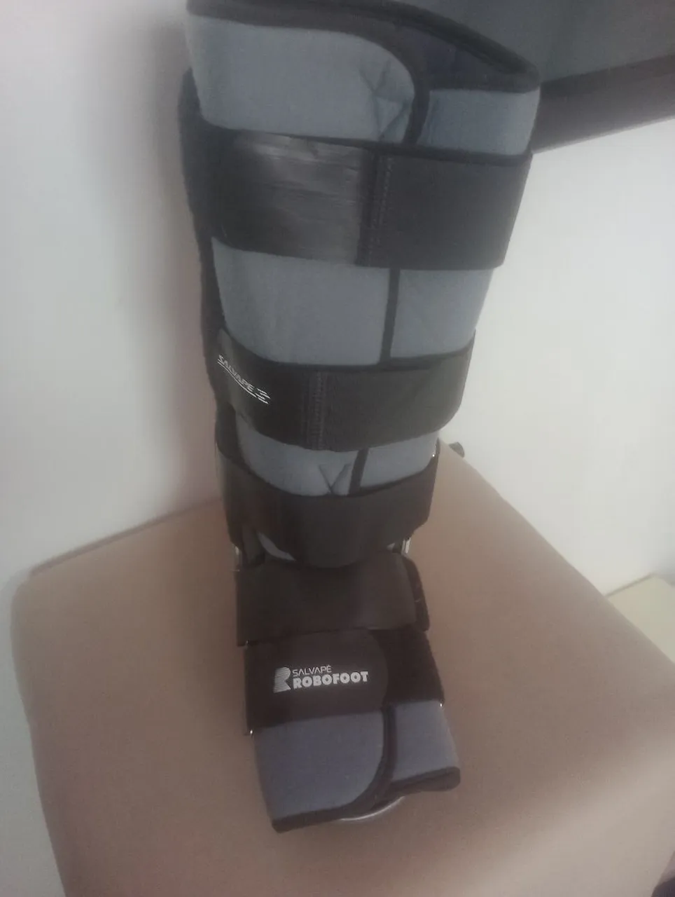 Bota ortopédica RoboFoot Salvape cano longo ,Tamanho M. Pra desapegar ?