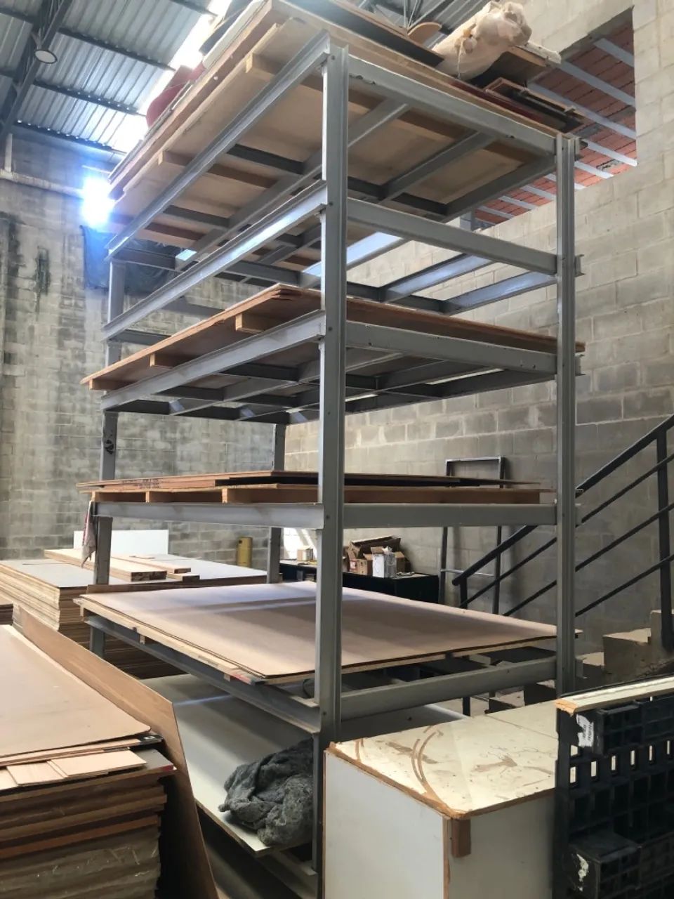 Expositores e Prateleiras para Comércio