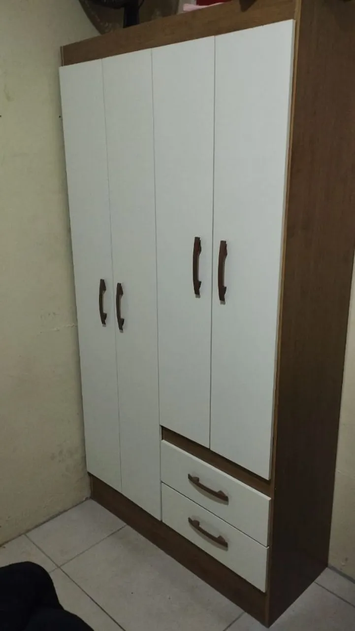 Guarda-Roupa 4 Portas com 2 Gavetas - Branco e Amadeirado