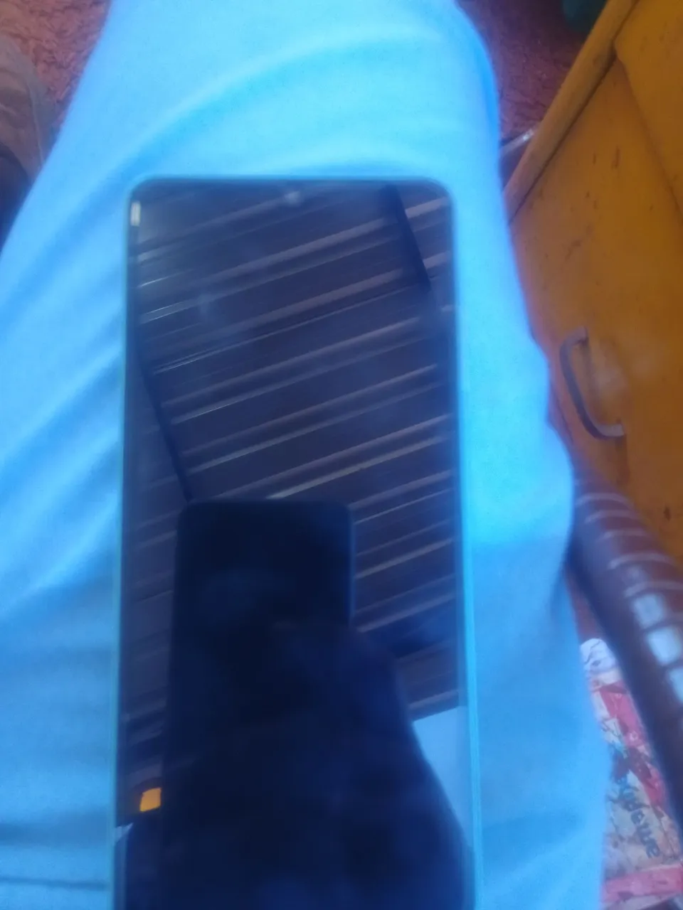 Celular novo sem detalhes