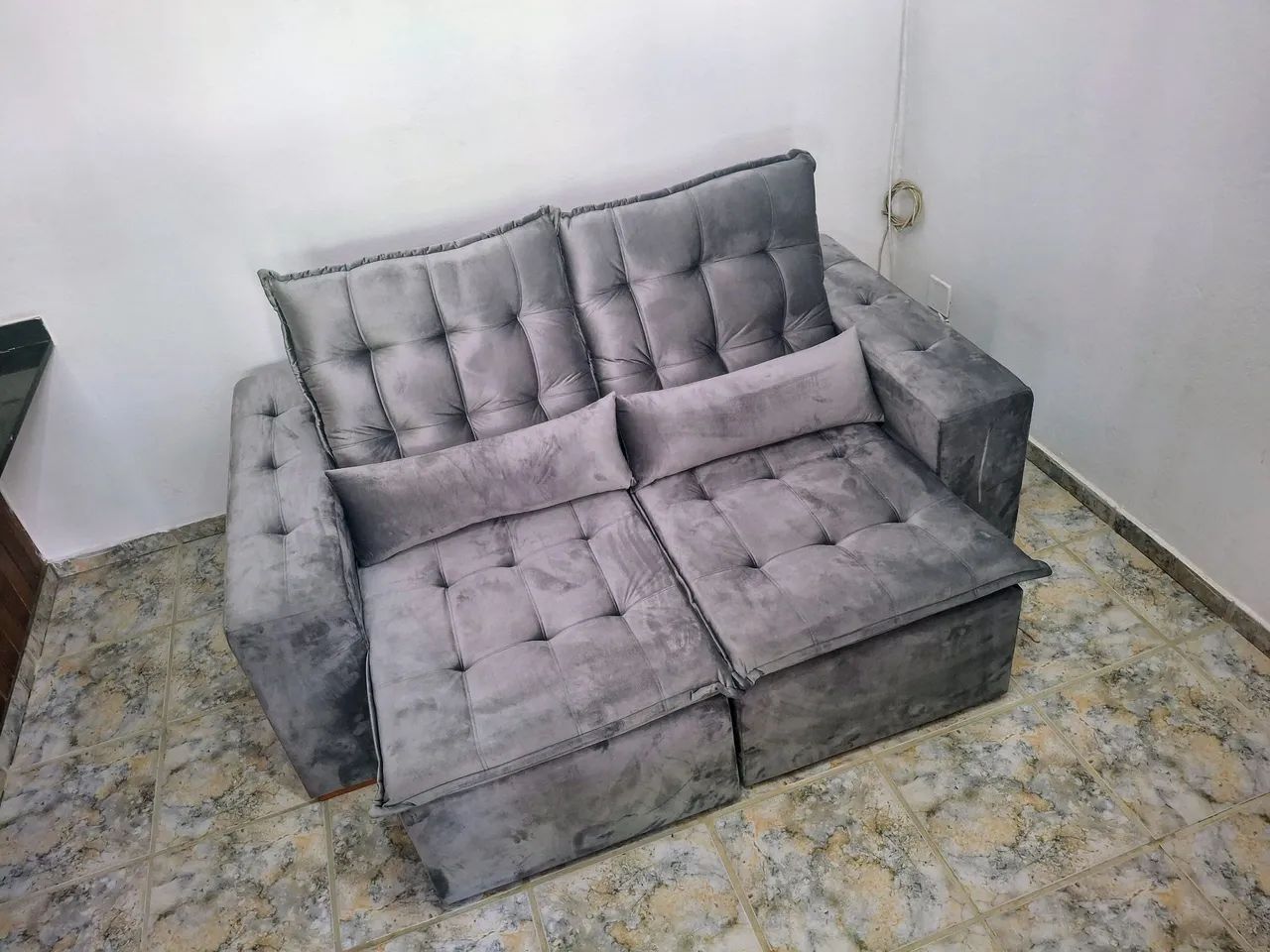 Sofá rétratil Reclinável- Conforto e Estilo! Novo