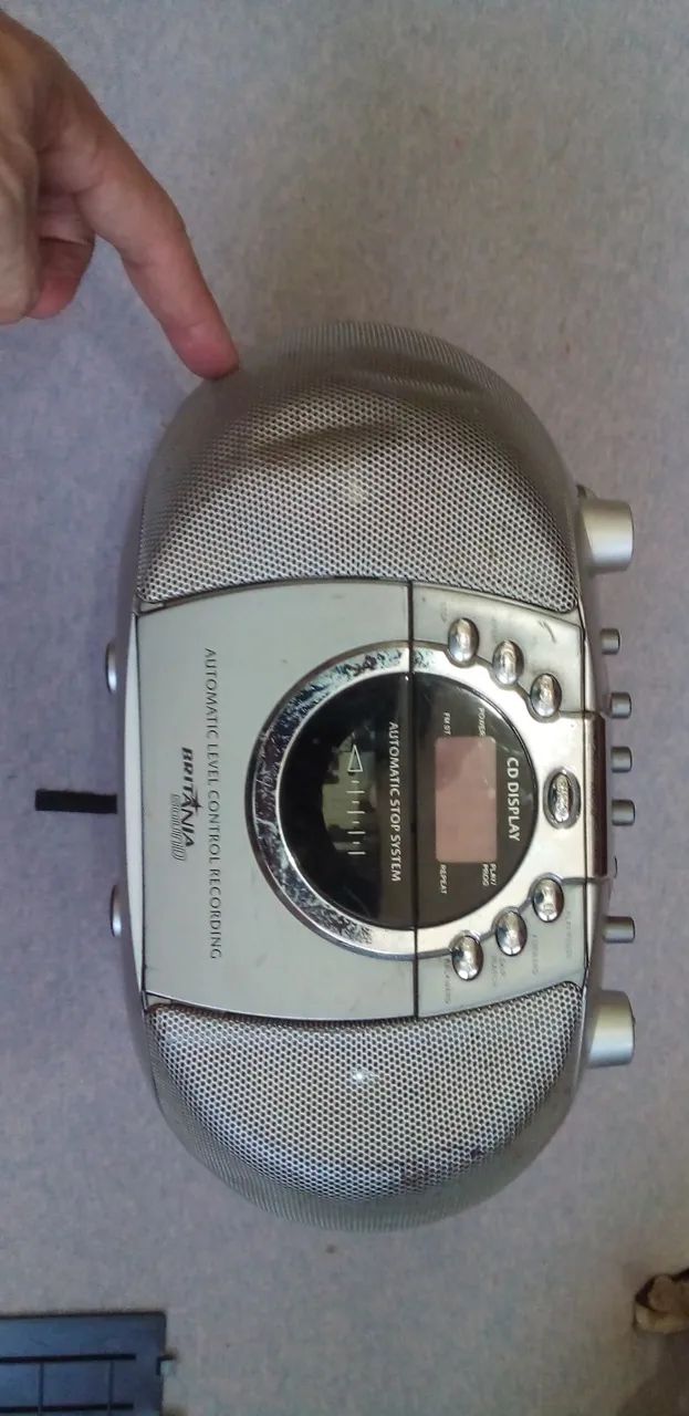 Radio CD Player Britania bs199 com defeito - Foto 2