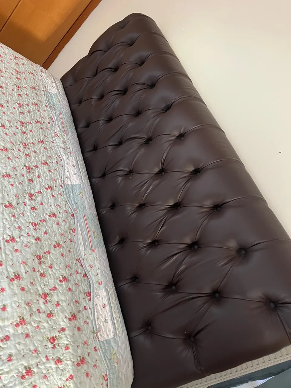 Cabeceira de Cama Quenn Estofada Couro