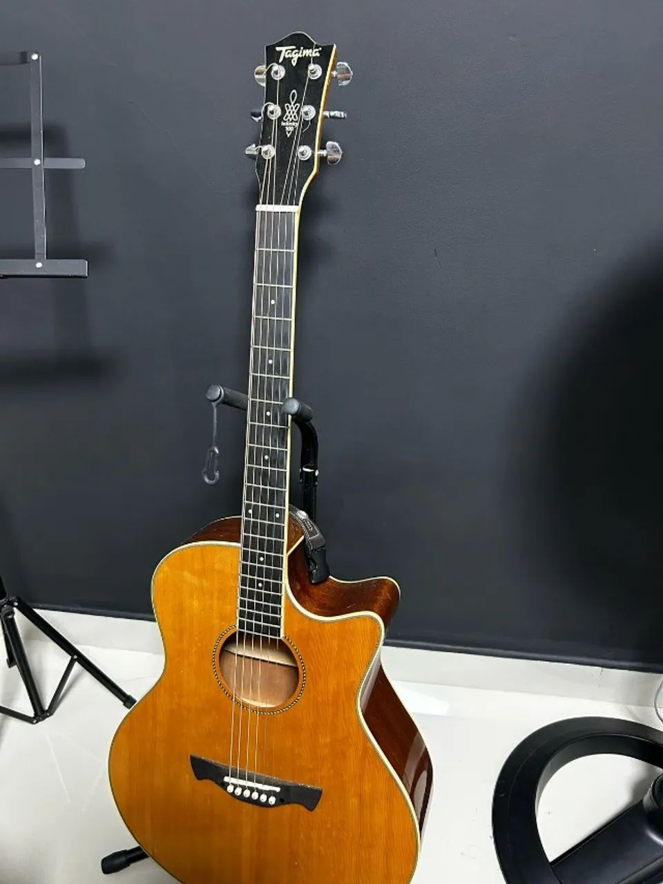 Violão tagima infinity 100 + capotraste + capa + suporte (foto) + jogo de corda elixir