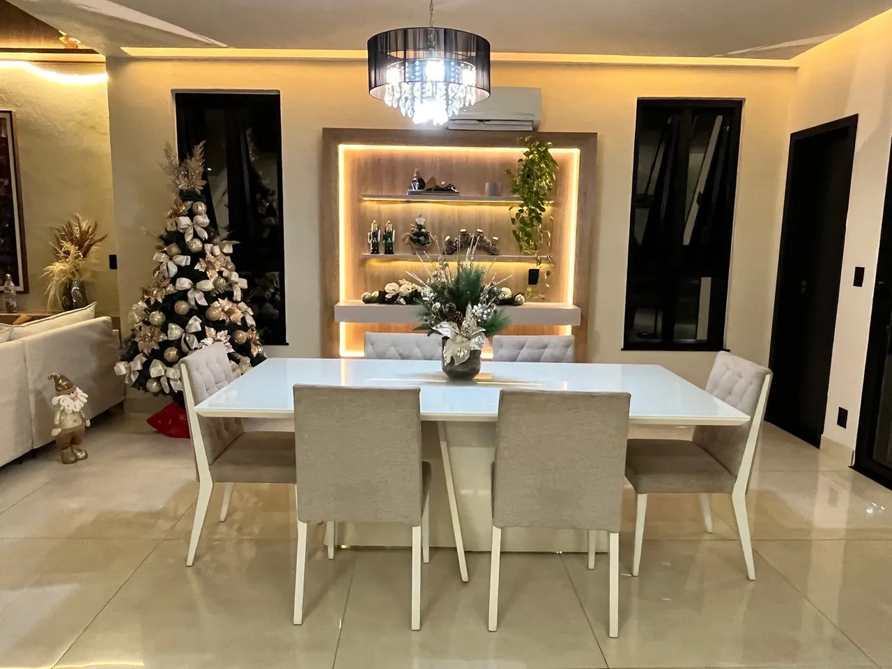 Mesa de Jantar 6 a 8 lugares..