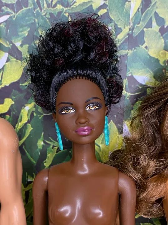 Lote Barbies negra e morena e Ken  - Foto 3