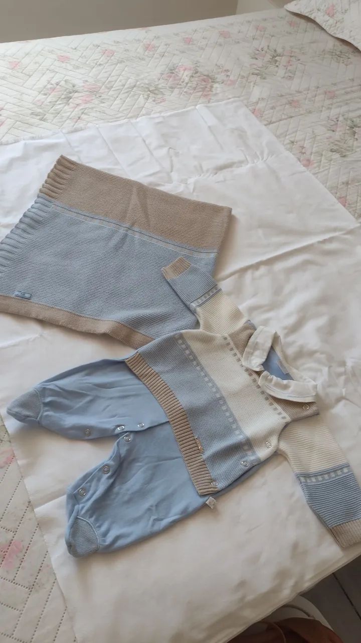 Conjunto de Roupa para Bebê - Trico e algodão Azul e Bege
