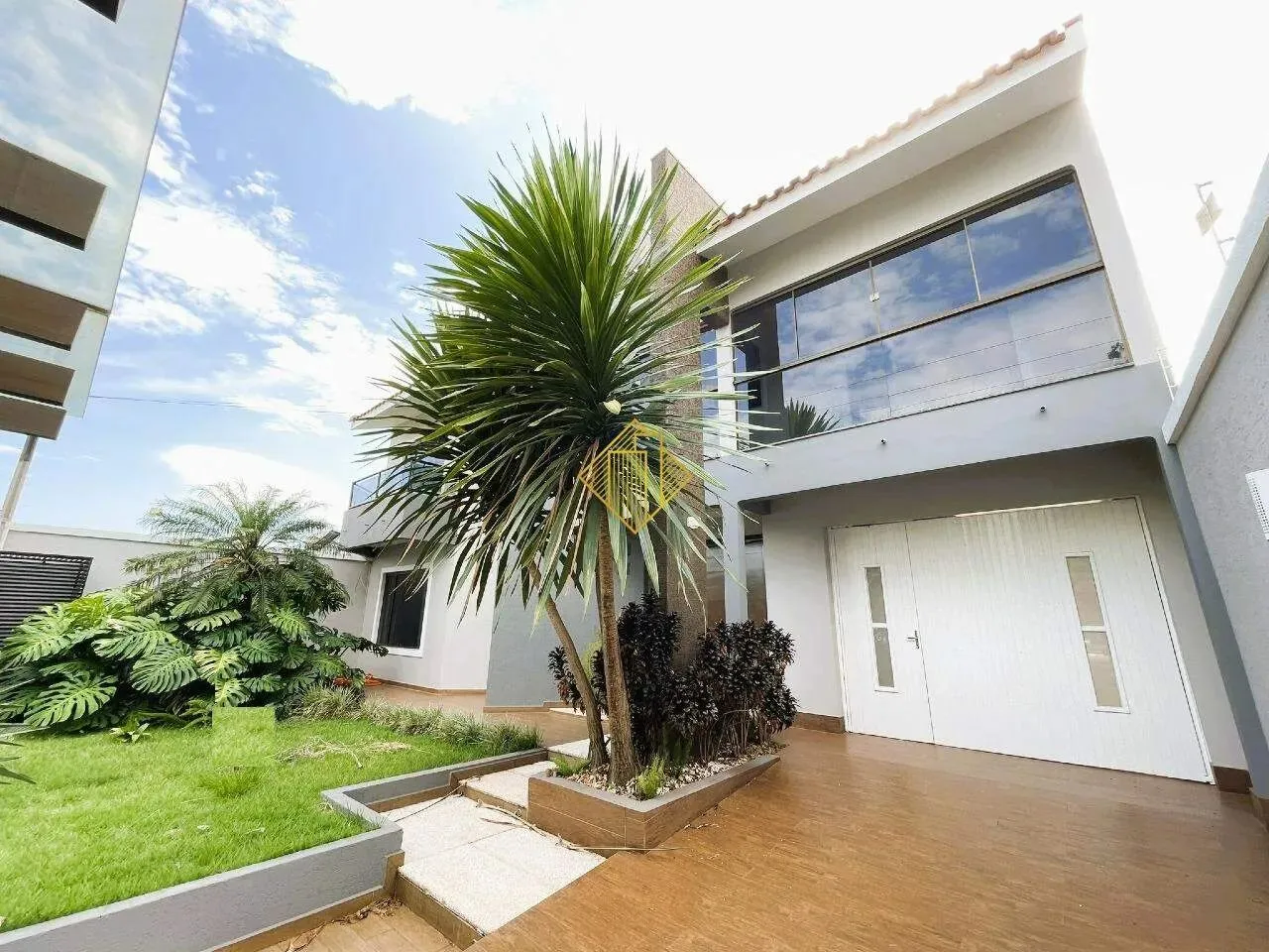 **Sobrado com piscina à venda, 1 suíte e 2 quartos, 2 vagas, Jardim Porto Alegre - Toledo/