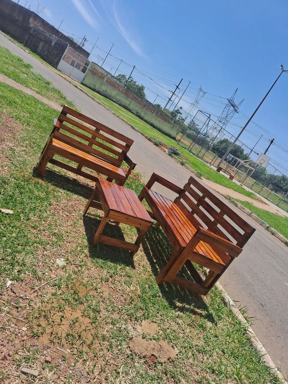 Beautiful 2- and 3-seat sofa set (made to order).
