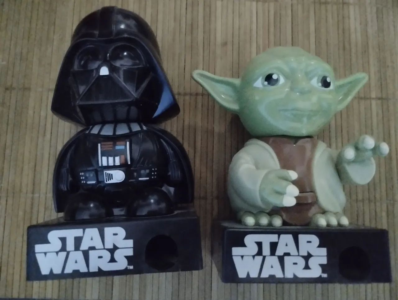 Miniaturas Star Wars: Darth Vader e Yoda, Baleiro (SEM SOM).