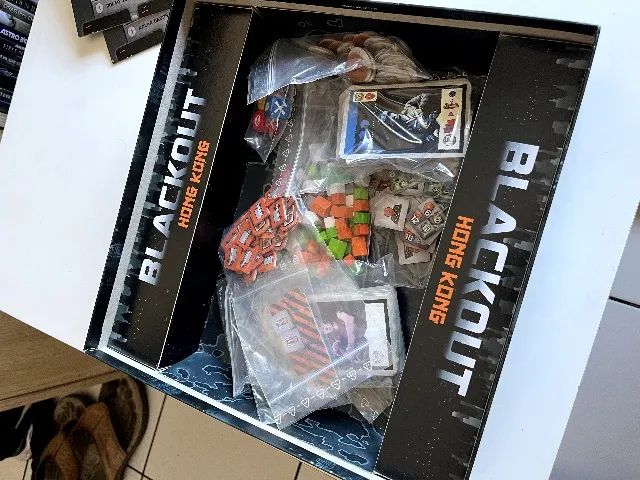 Jogo de Tabuleiro - Blackout Hong Kong - Boardgame - Foto 2