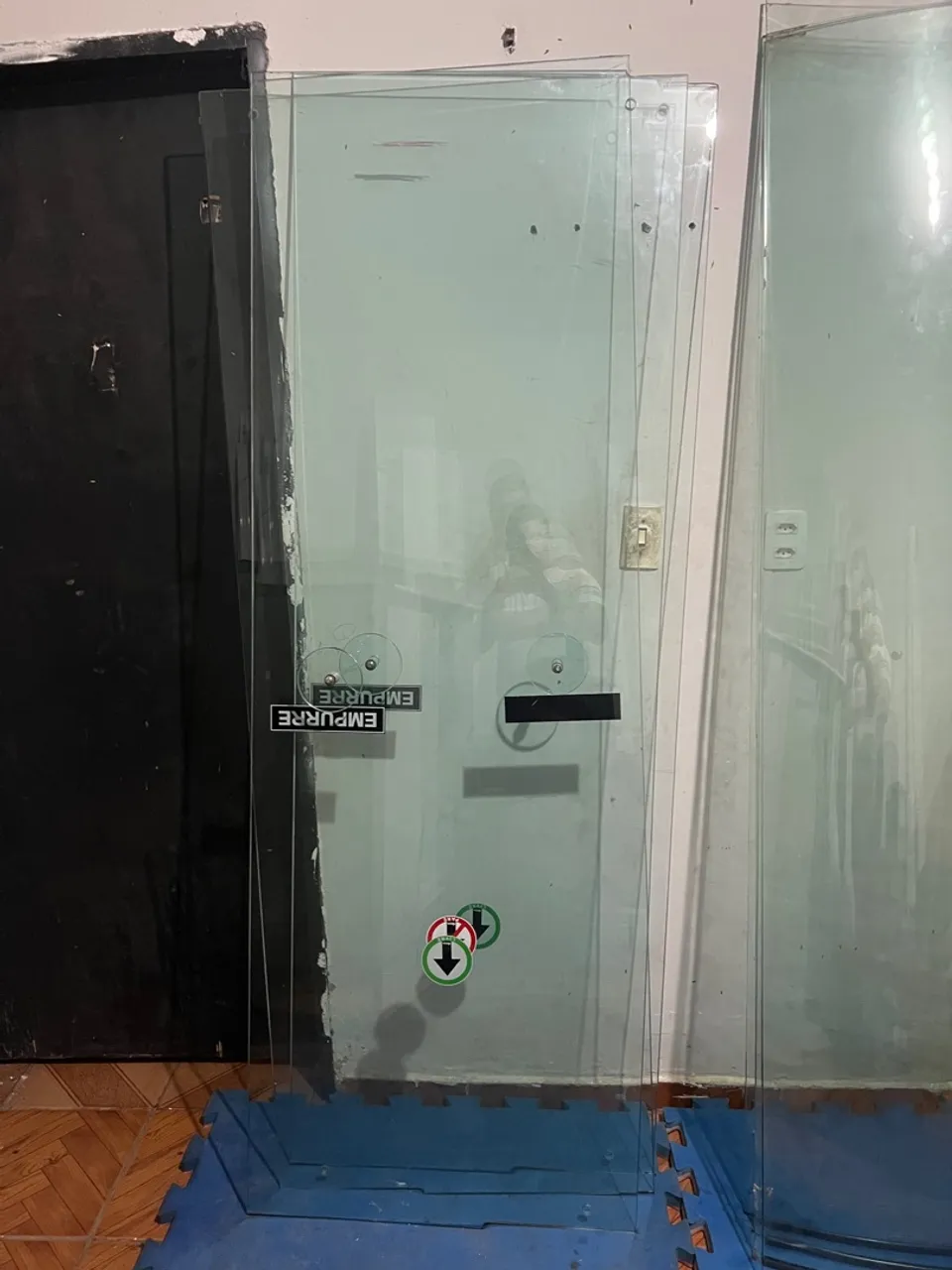 03 Portas de Vidro Temperado para Segurança