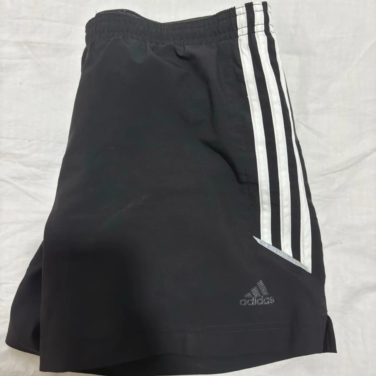 Shorts Adidas Preto com Listras Brancas