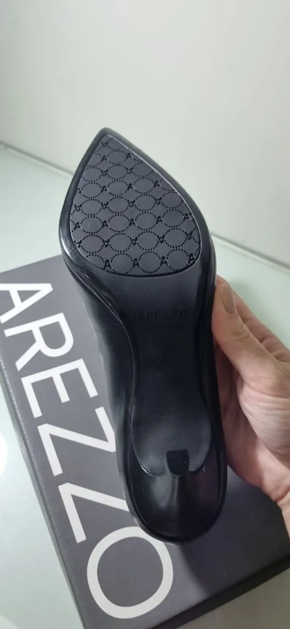 SAPATO NOVO - COURO - MARCA AREZZO