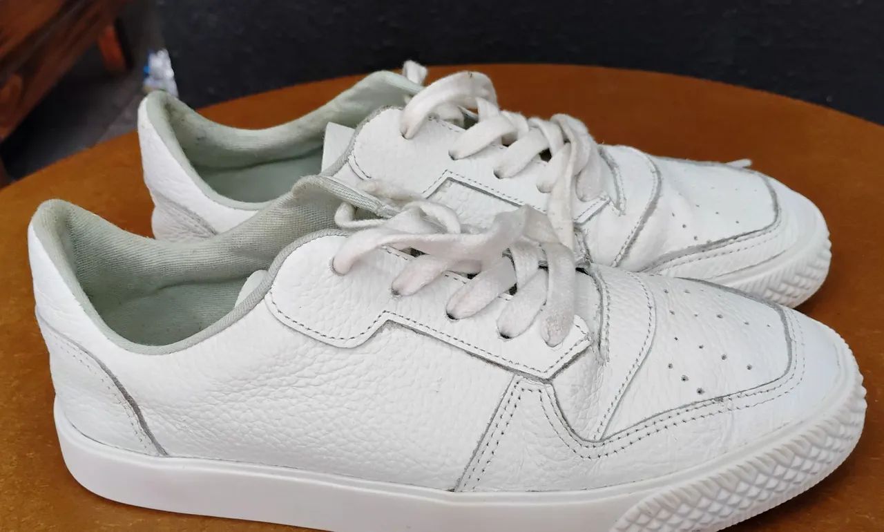 Tênis em couro via mia número 35