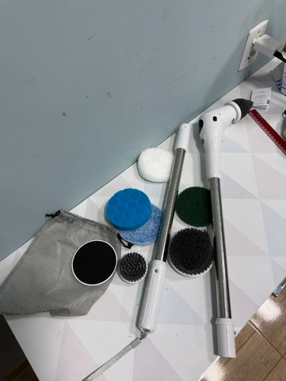 Escoba de Limpeza Elétrico 9 em 1 - Escova C/Cabo Extensível