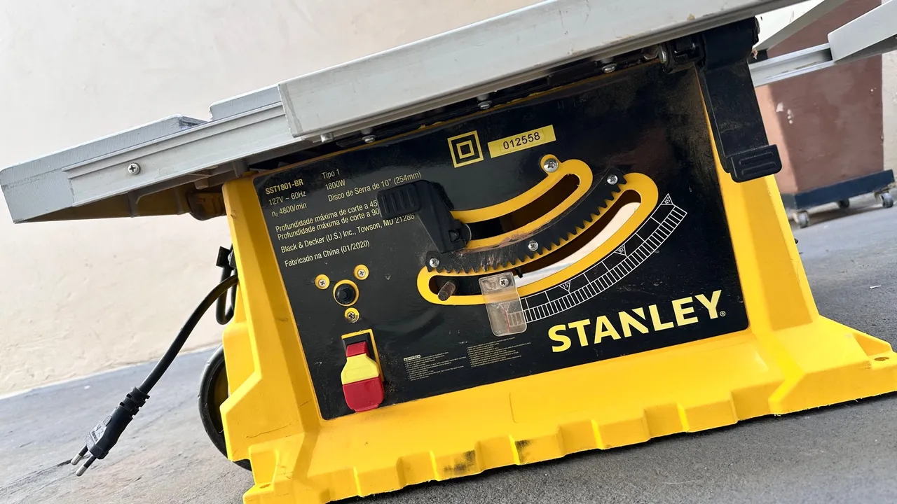 Serra de Bancada Stanley SST1801-BR
