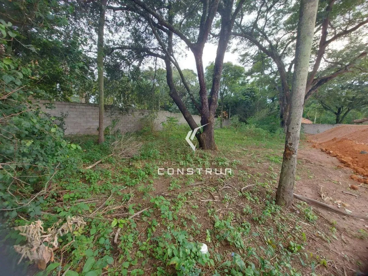 Terreno à venda no Condomínio Xangrila