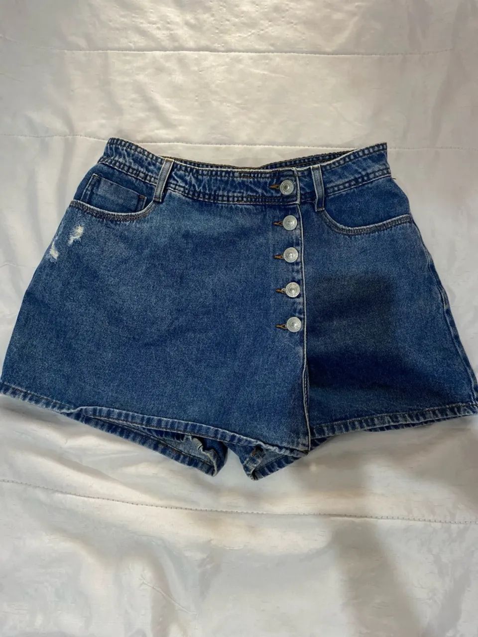 Short Saia Jeans com Botões - Moderno e estiloso!
