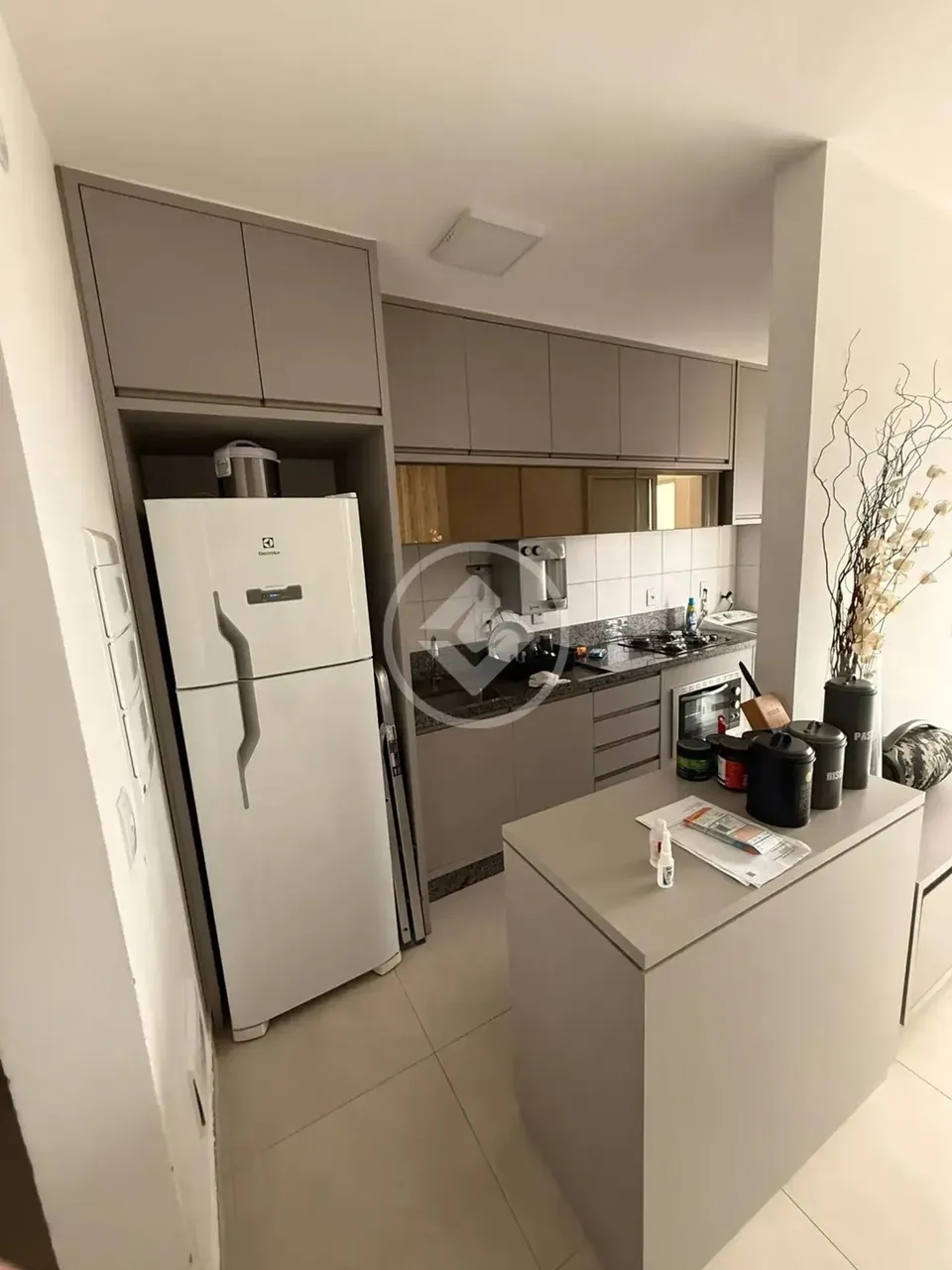 Locação de apartamento com2 quartos, sendo 1 suíte no VILLAGIO Calabria. Mobiliado, 1 vaga