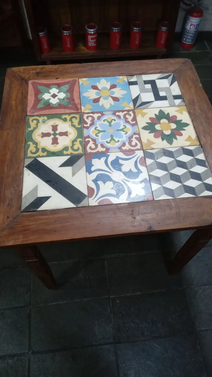 Mesa de ladrilho hidráulico 90x90cm