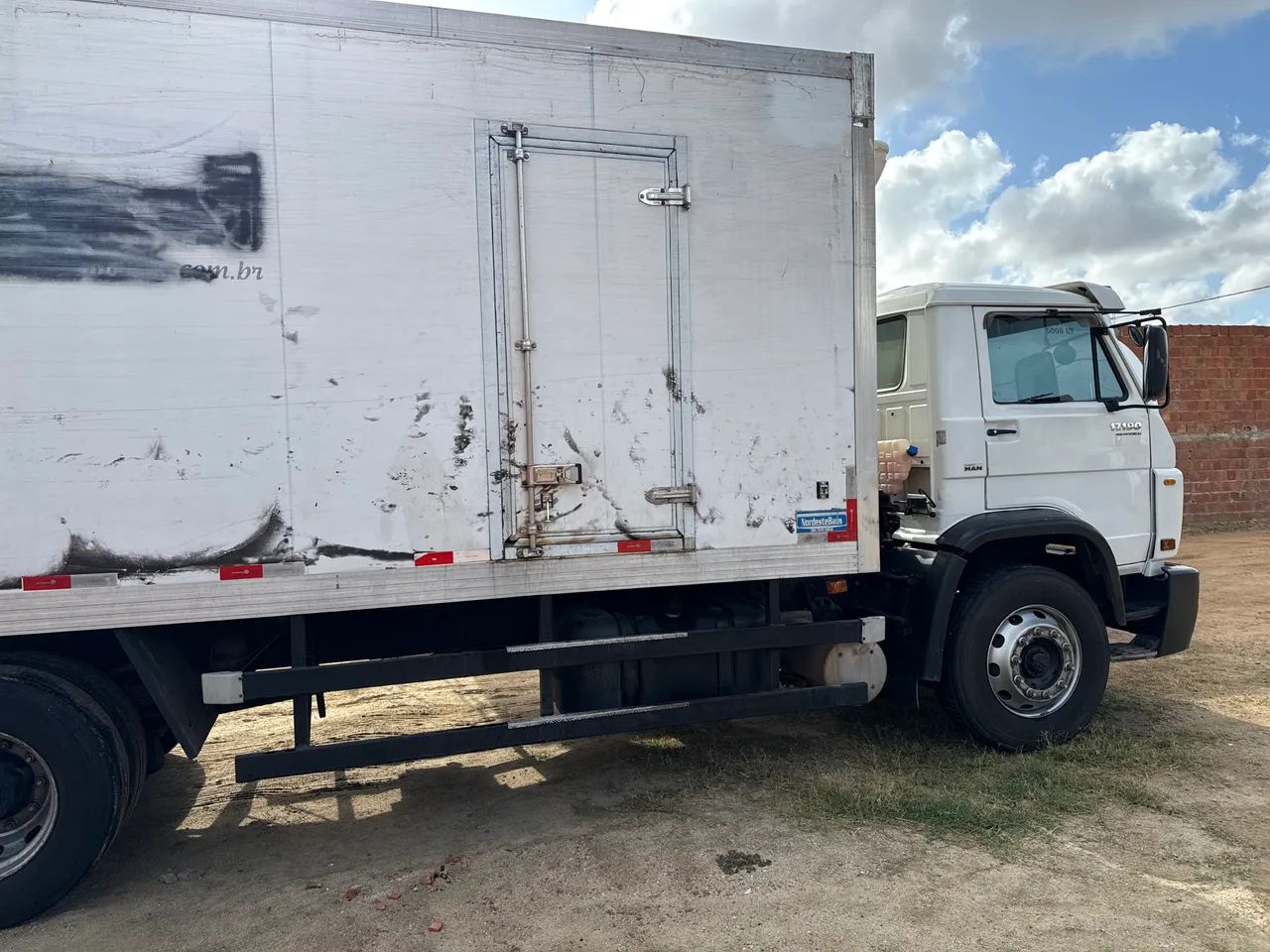 Vendo caminhão baú frio tudo revisado  - Foto 6