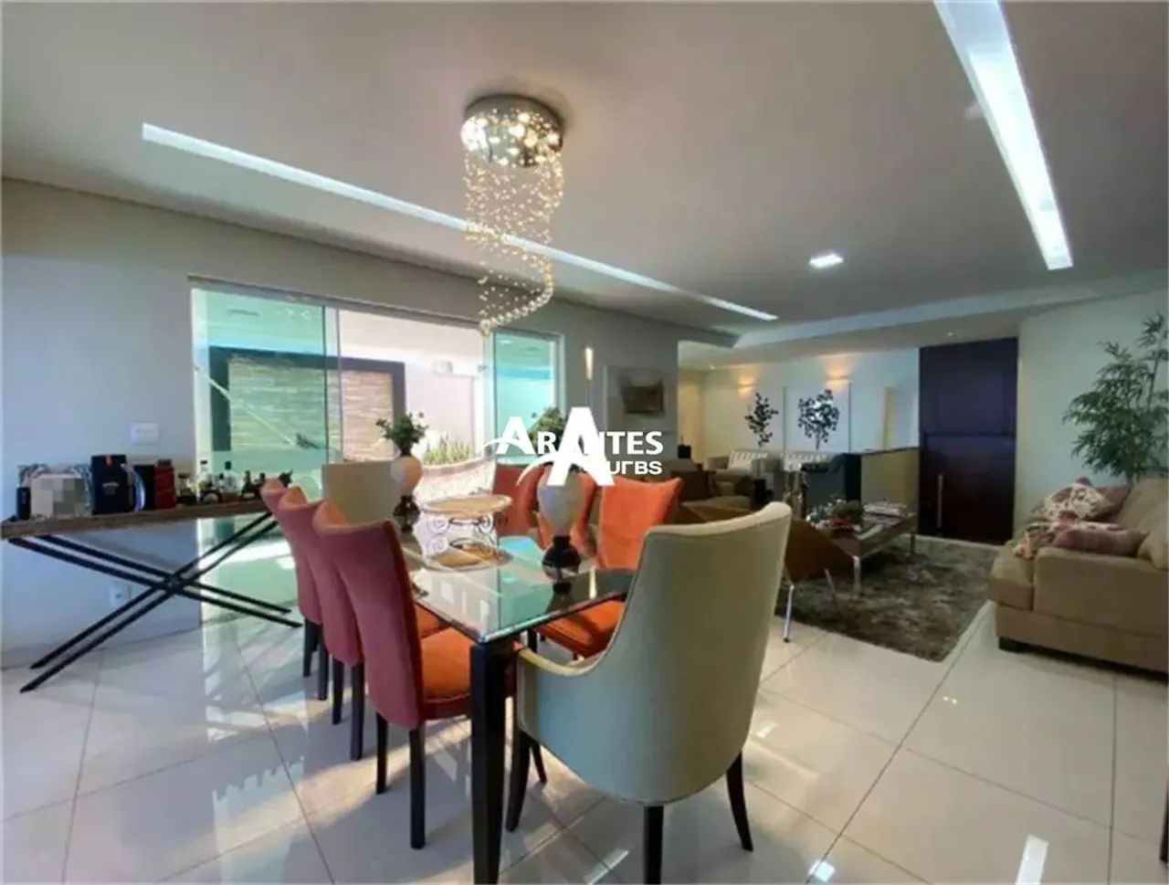 Casa em Condomínio com 336m² à venda no Jardins Roma
