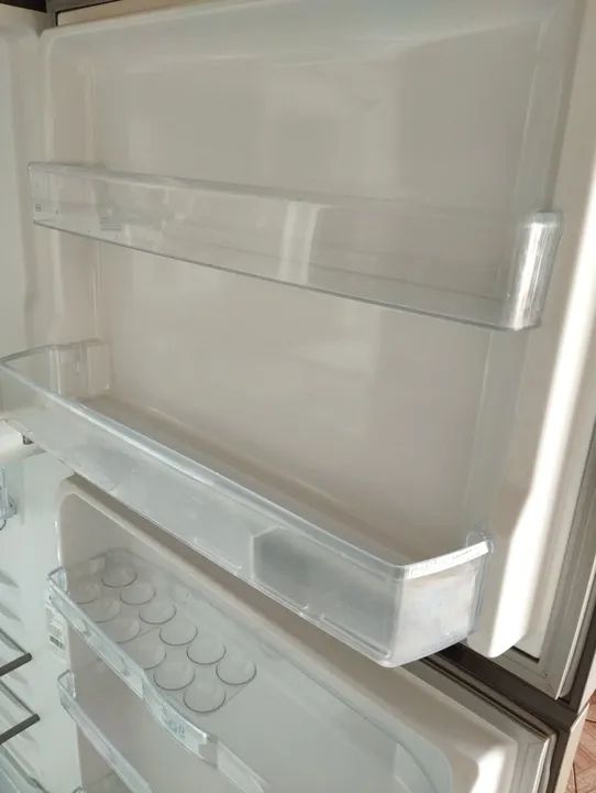 Geladeira Frost Free 220v em aço inox em ótimo estado - Foto 4