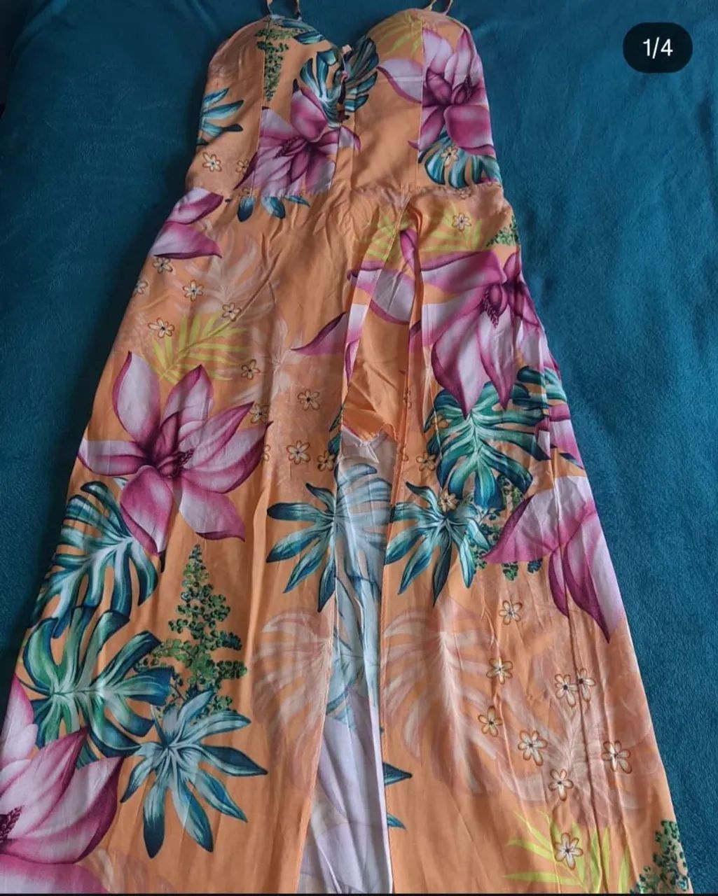 Vestido Longo Floral com Fenda e short.