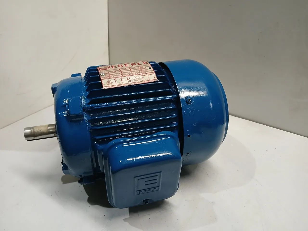 Motor elétrico Eberle Trifásico 1,5 cv 6 pólos  - Foto 5