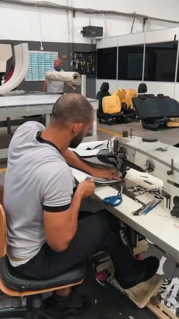 PRECISA-SE DE COSTUREIRO(A) COM EXPERIÊNCIA EM CAPOTARIA