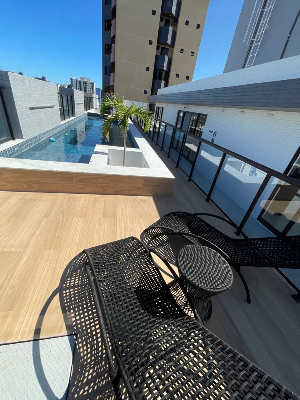 Alugo flats mobiliados, a 350m da praia de Intermares, duas unidades disponíveis.