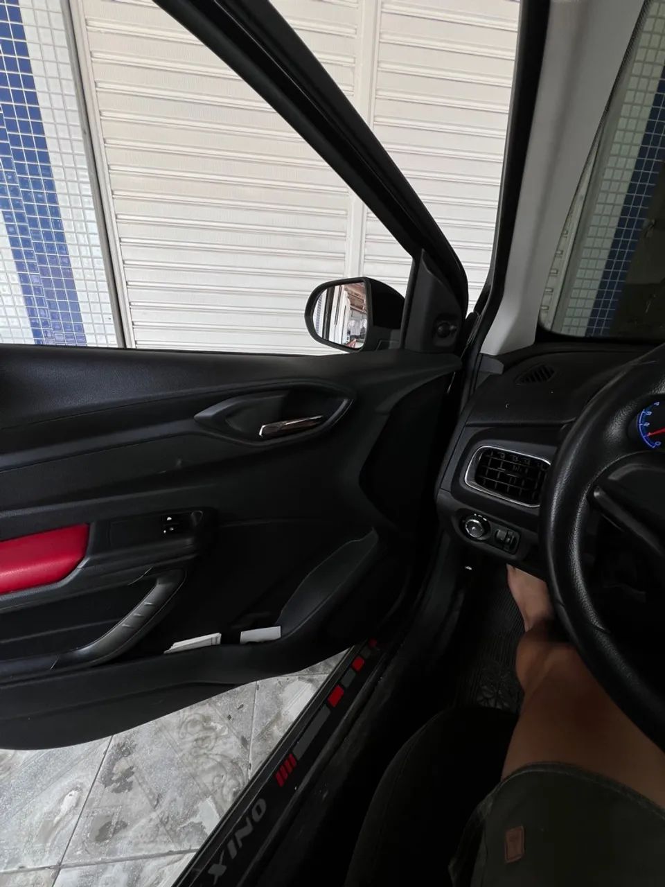 ONIX LT PRETO 1.4 ANO 2013 - Foto 4