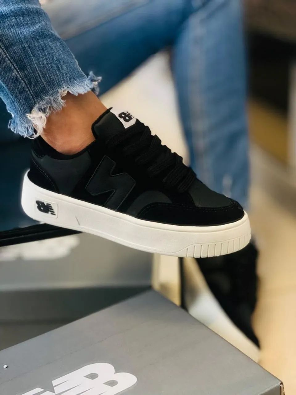 Tênis New Balance Preto e Branco