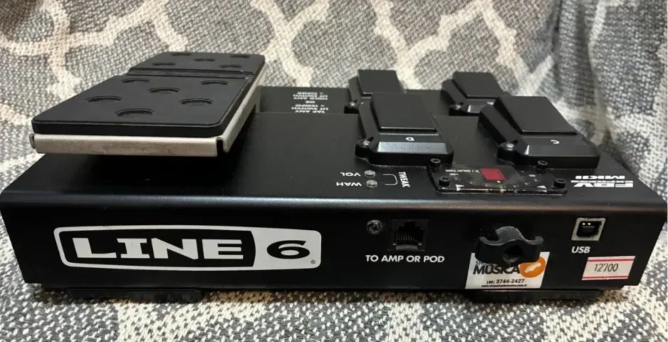 Line 6 FBV Express MkII - Controlador + Pedal de Expressão