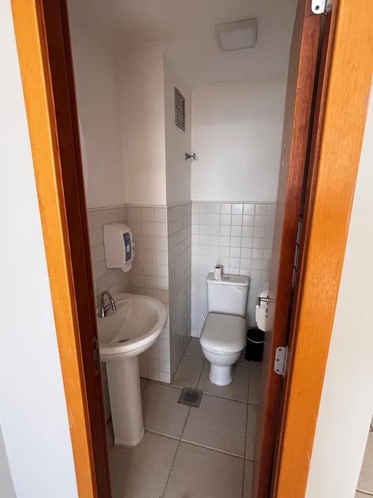 Aluga-se sala comercial 30 m2 Cidade empresarial Edifício Montreal Av. Rio Verde  - Foto 6