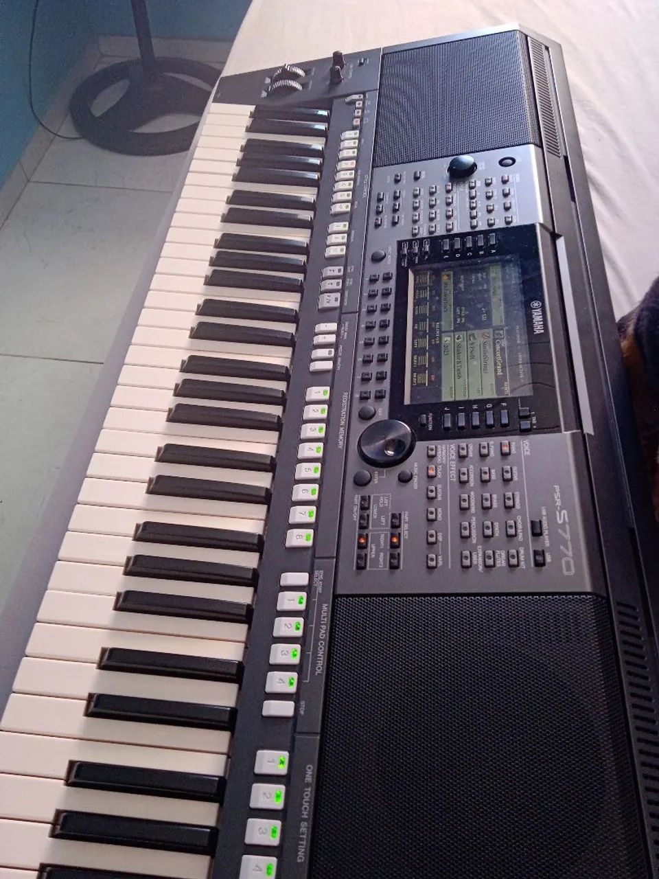 teclado yamaha psr s 770 - Instrumentos musicais - Sítio Cercado