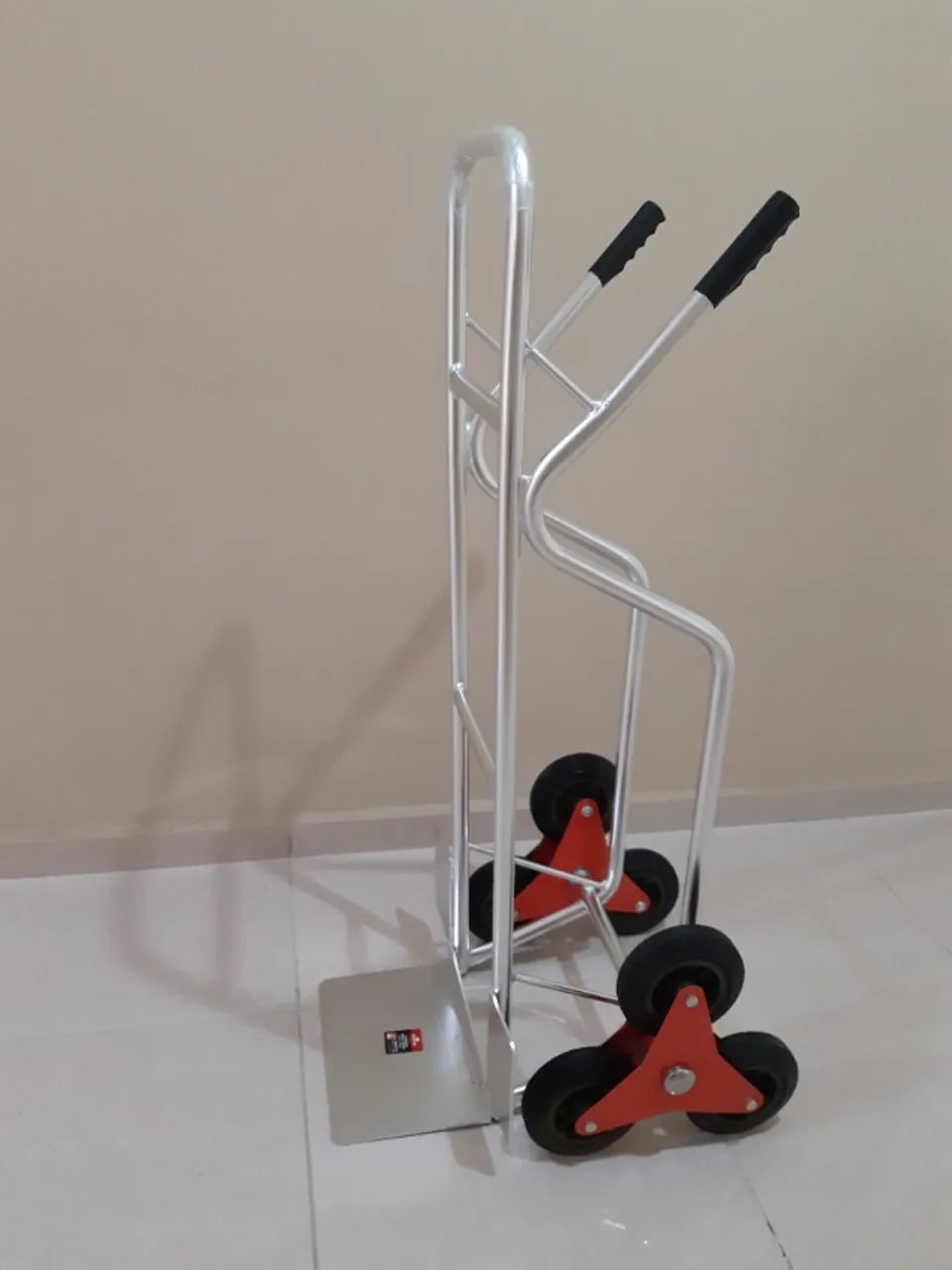 Carrinho de carga com roda tripla para escada