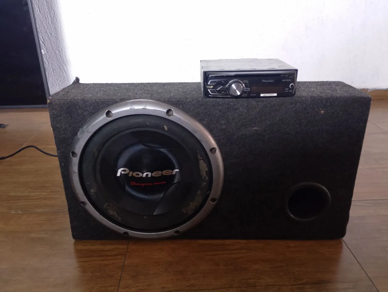 Subwoofer Pioneer Champion Series + CD Player