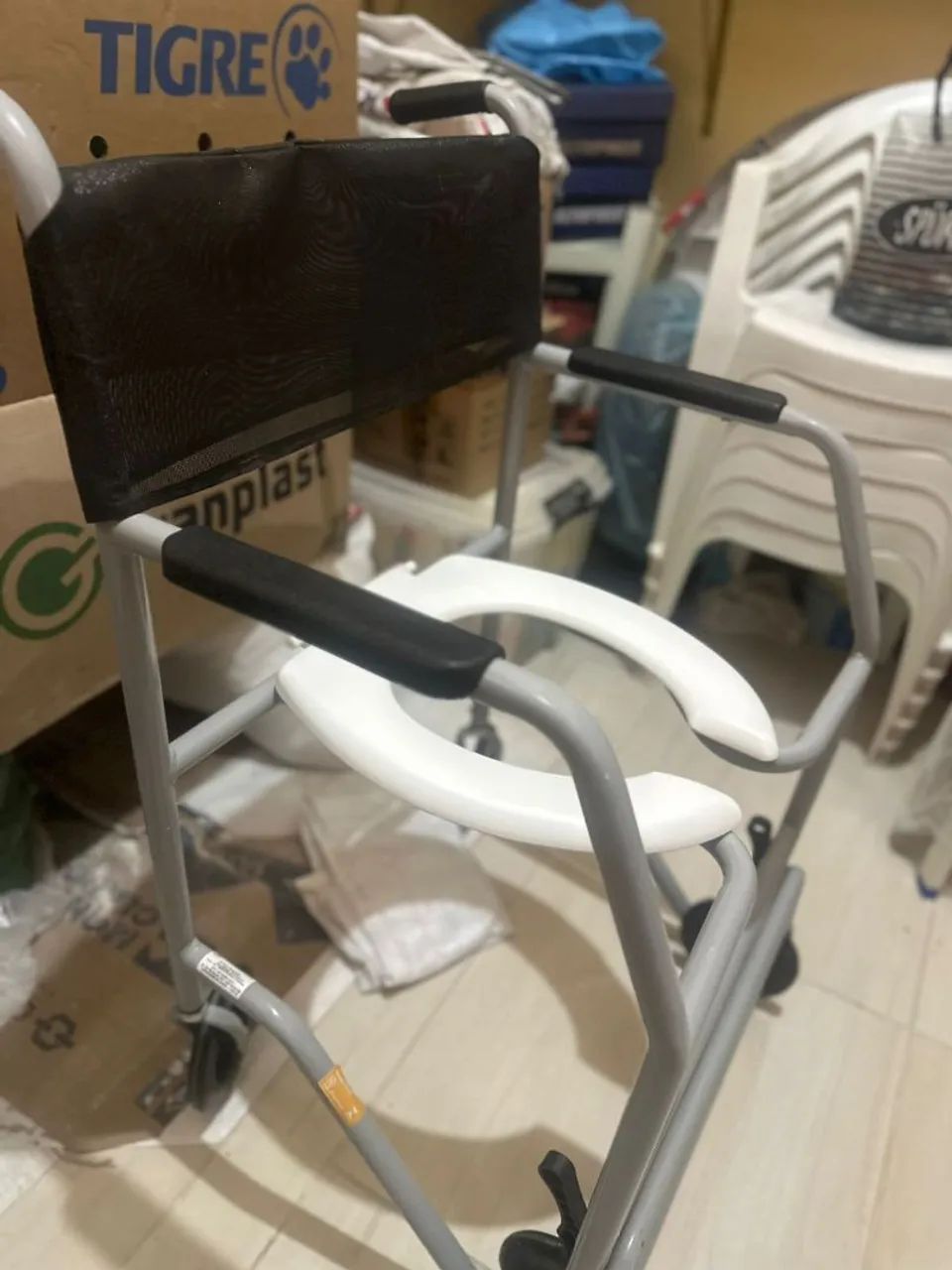 Cadeira de banho com rodas