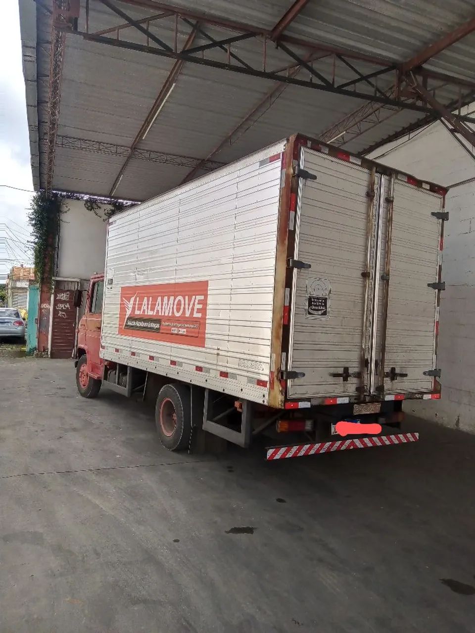 Caminhão Baú para Frete e Mudança 