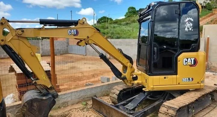 Mini escavadeira Caterpillar 303.5 ano 2023 - Foto 2