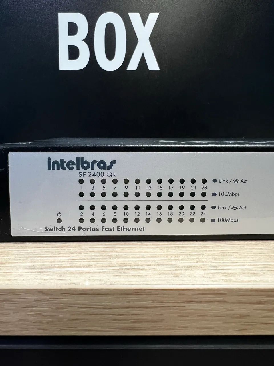 Switch 24 Portas Fast Ethernet Intelbras Sf 2400 Qr 10/100 (Usado)